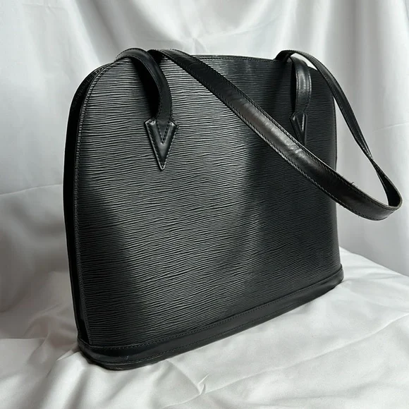 LOUIS VUITTON Epi Lussac Black Large Shoulder Bag - Picture 16 of 16